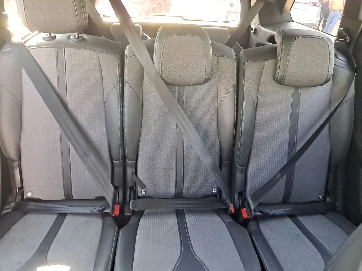 Peugeot 5008 1.5 Allure Pack Bluehdi 130 4x2 Eat8 5p año 2024
