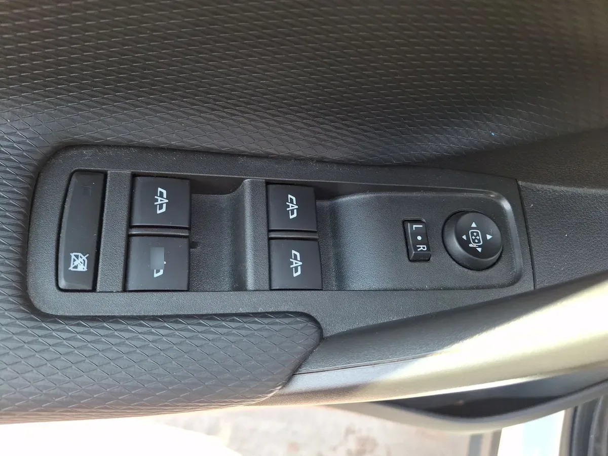 Chevrolet Tracker 1.2t Ltz T 4x2 Mt 5p año 2026