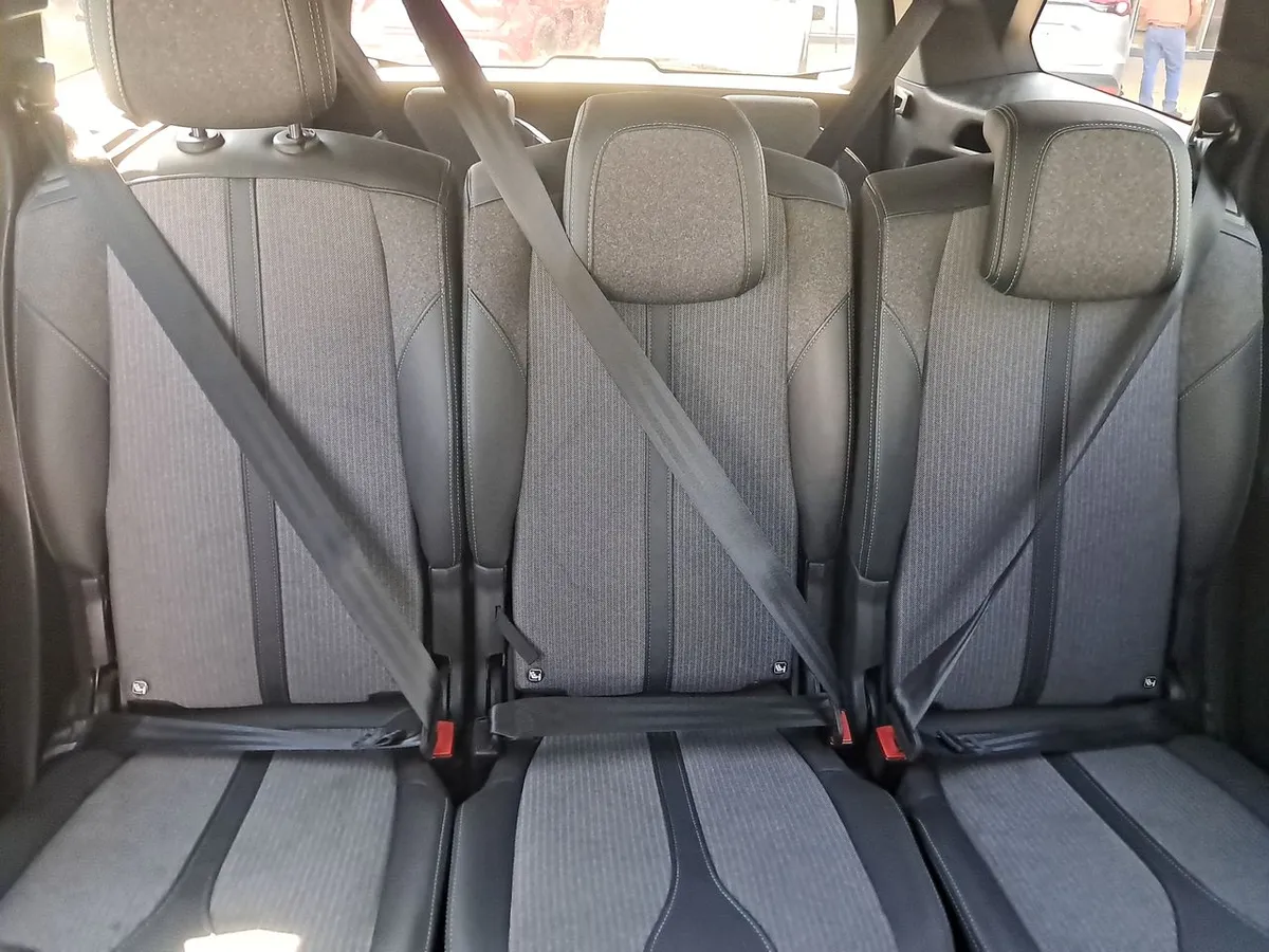 Peugeot 5008 1.5 Allure Pack Bluehdi 130 4x2 Eat8 5p año 2024