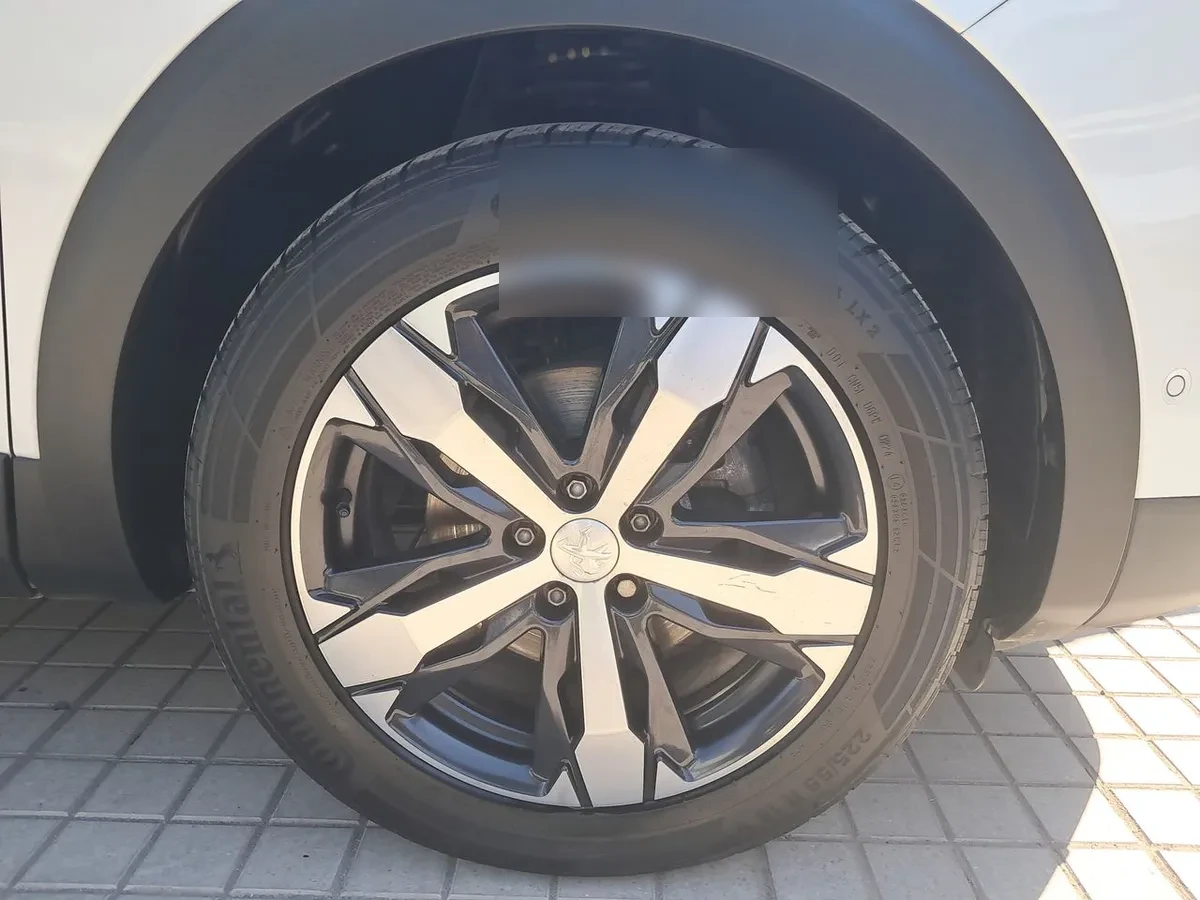Peugeot 5008 1.5 Allure Pack Bluehdi 130 4x2 Eat8 5p año 2024