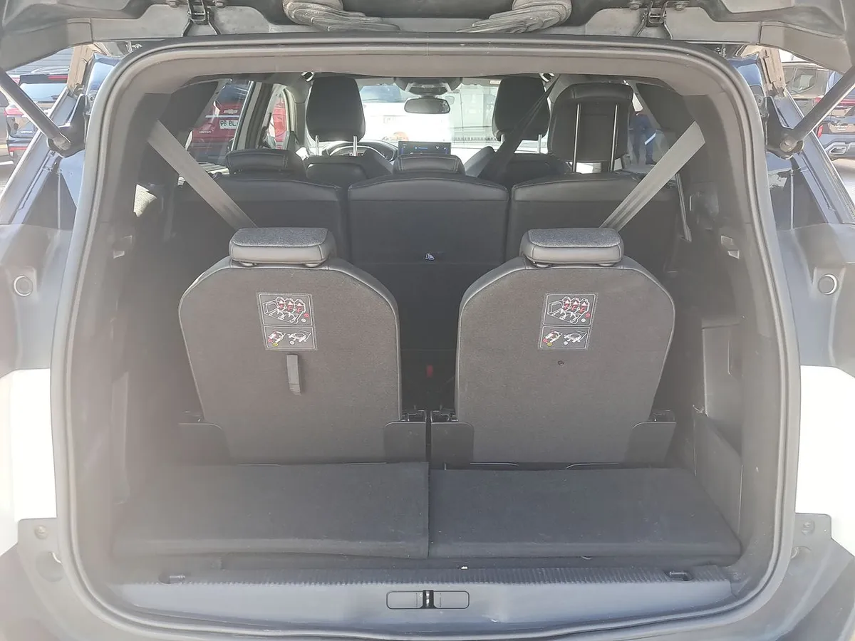 Peugeot 5008 1.5 Allure Pack Bluehdi 130 4x2 Eat8 5p año 2024