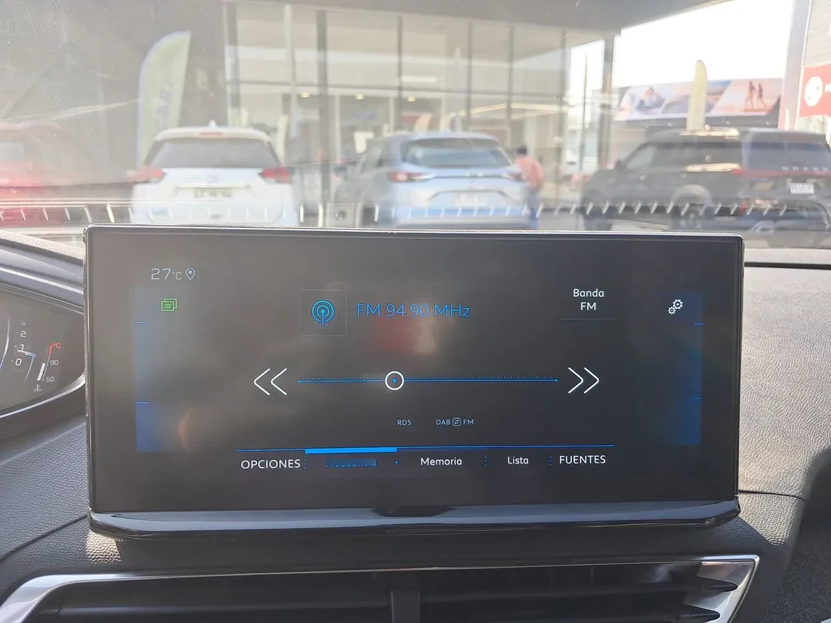 Peugeot 5008 1.5 Allure Pack Bluehdi 130 4x2 Eat8 5p año 2024