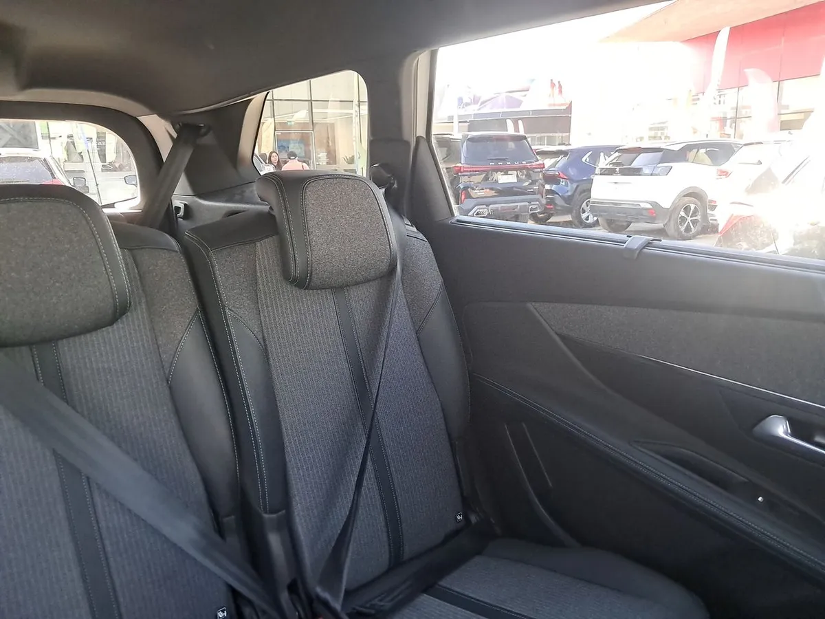 Peugeot 5008 1.5 Allure Pack Bluehdi 130 4x2 Eat8 5p año 2024