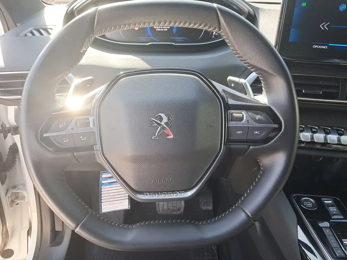 Peugeot 5008 1.5 Allure Pack Bluehdi 130 4x2 Eat8 5p año 2024
