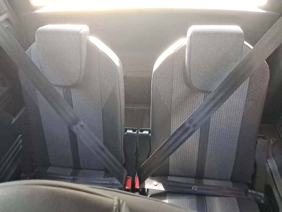 Peugeot 5008 1.5 Allure Pack Bluehdi 130 4x2 Eat8 5p año 2024