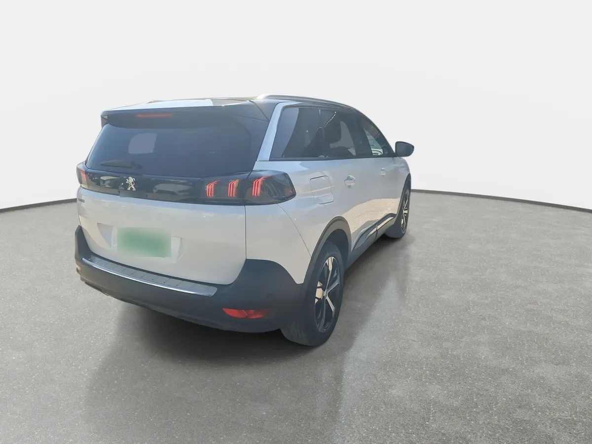 Peugeot 5008 1.5 Allure Pack Bluehdi 130 4x2 Eat8 5p año 2024