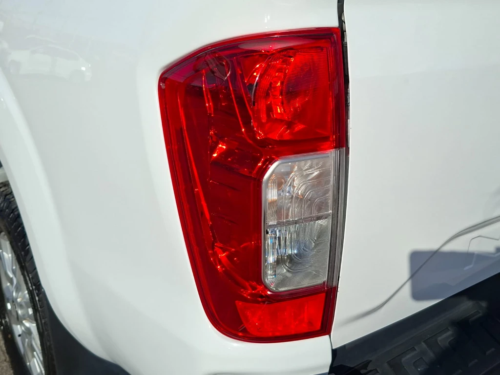 Nissan Navara Dc 4x2 2.3tdi Xe año 2022