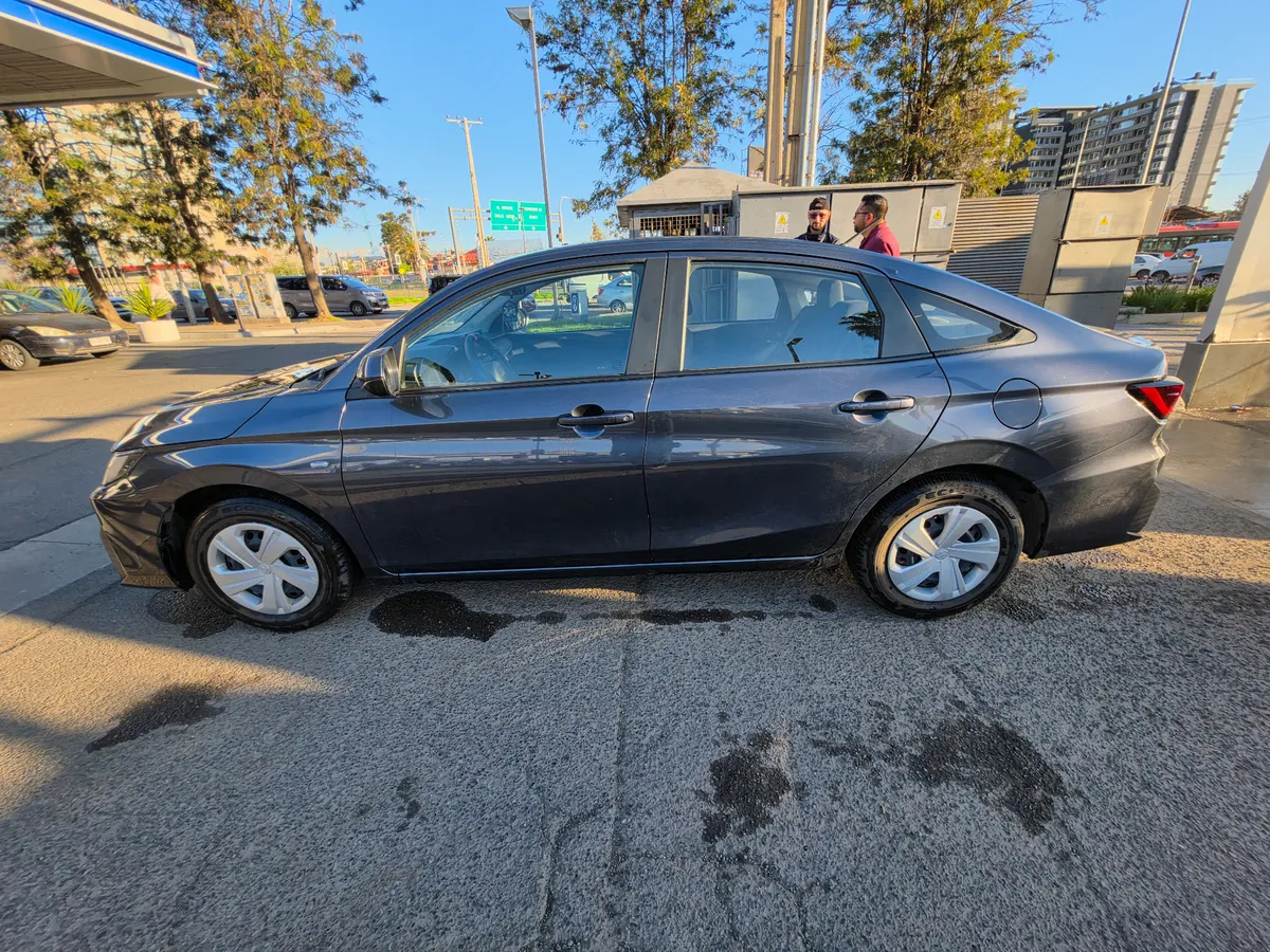 TOYOTA YARIS 1.5 I Sedan Mt año 2026