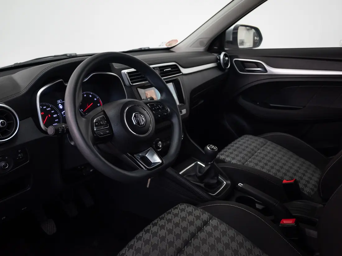 MG Zs 1.5 Std Mt año 2025