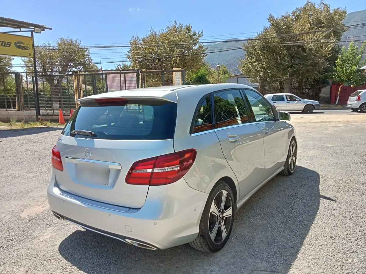 MERCEDES BENZ B200 2.0 At año 2019