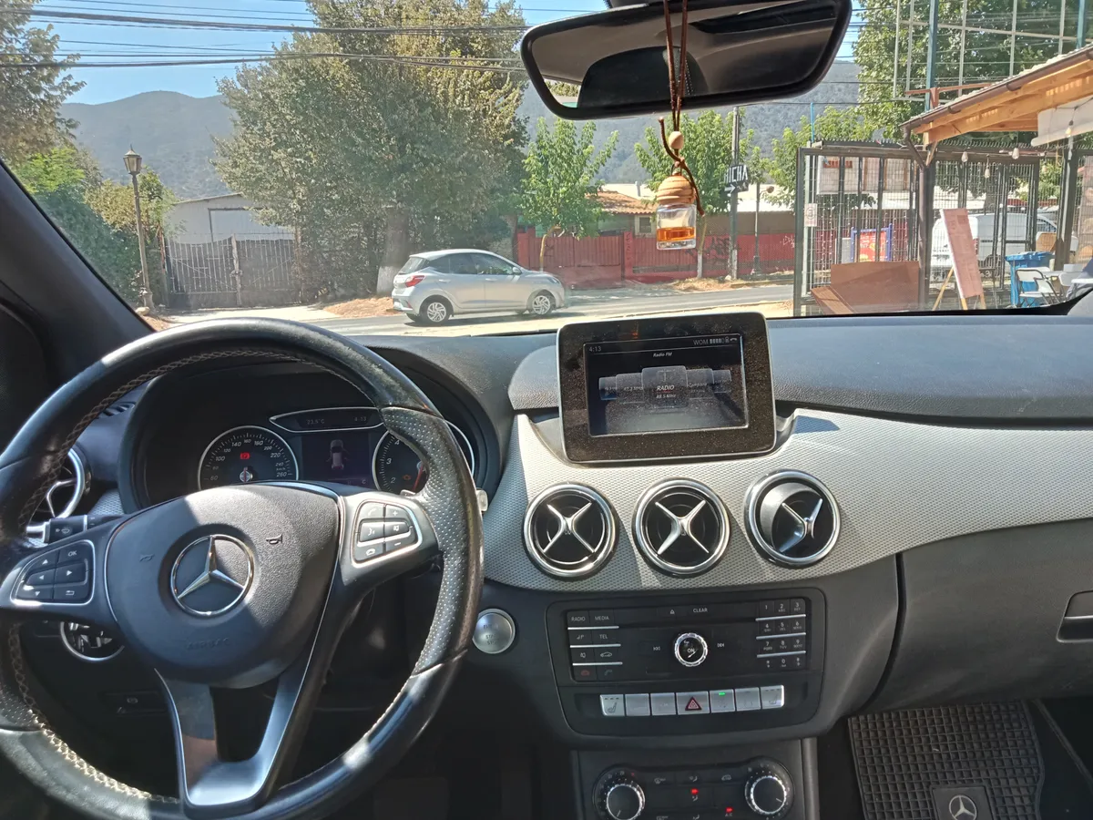 MERCEDES BENZ B200 2.0 At año 2019