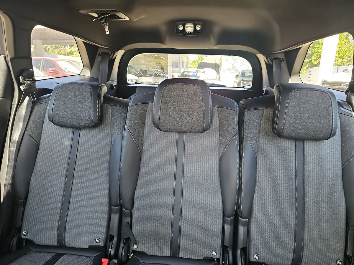Peugeot 5008 1.5 Allure Pack Bluehdi 130 4x2 Eat8 5p año 2025