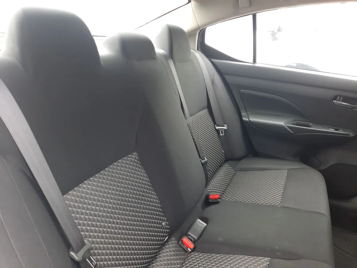 Nissan Versa 1.6 Sense 4x2 Mt 4p año 2023