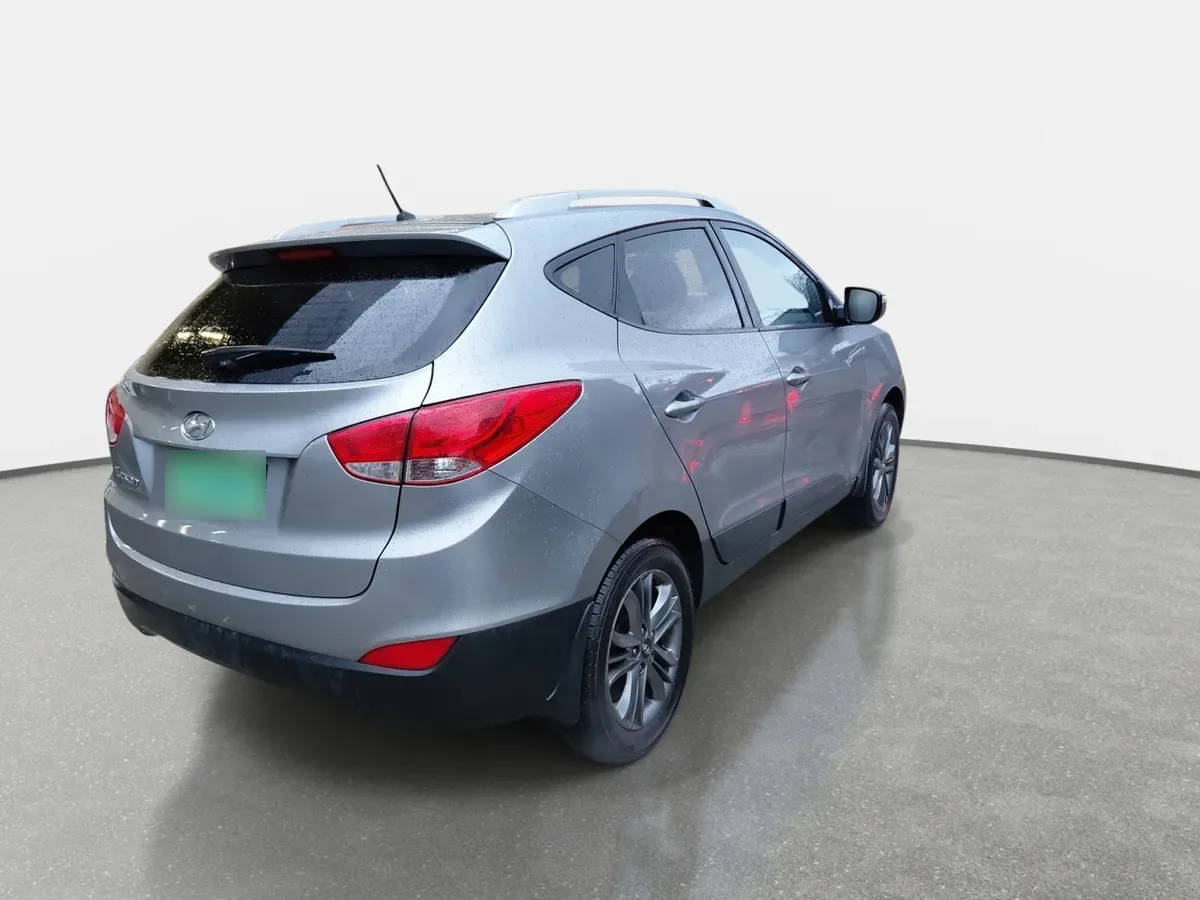Hyundai Tucson 2.0 Gl 2wd Lm Pe Ac 2ab At 5p año 2016