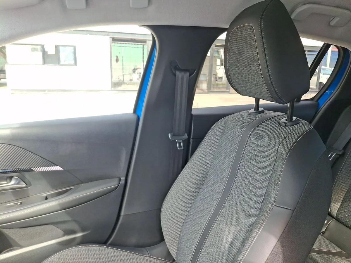 Peugeot 208 1.2 Mca Allure Mhev 136 4x2 Edct6 At 5p año 2026