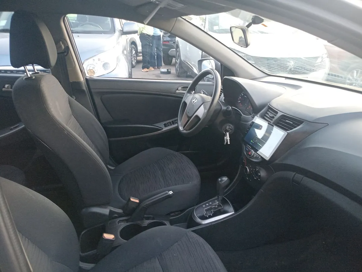 Hyundai Accent 1.4 Gl Rb 4x2 Sdn 2ab Ac Abs At 4p año 2016