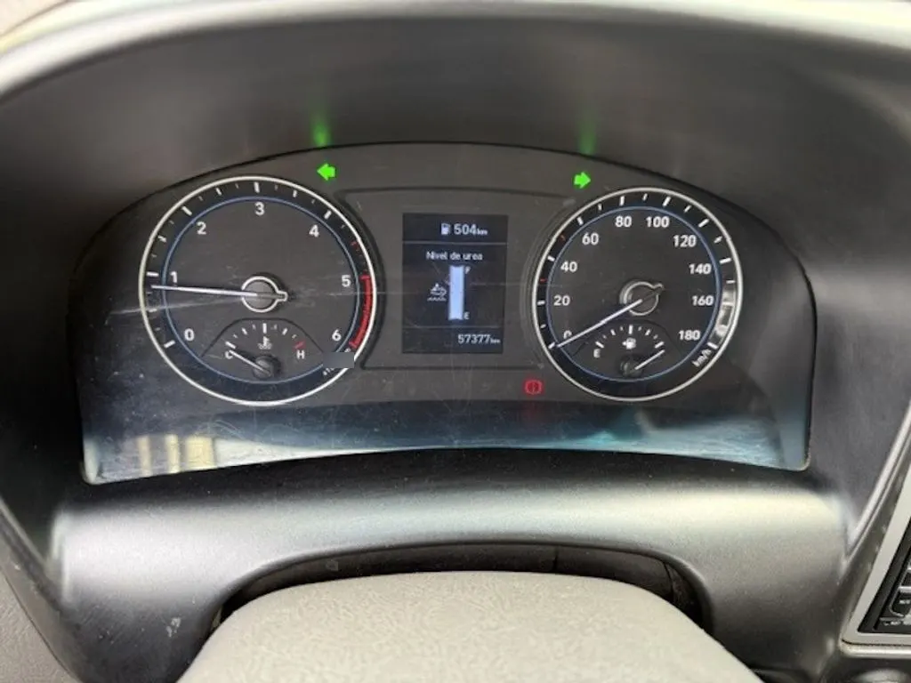 Hyundai Porter 2.5 Crdi Diesel Gls 4x2 Chassis Ac 6mt 2p año 2024