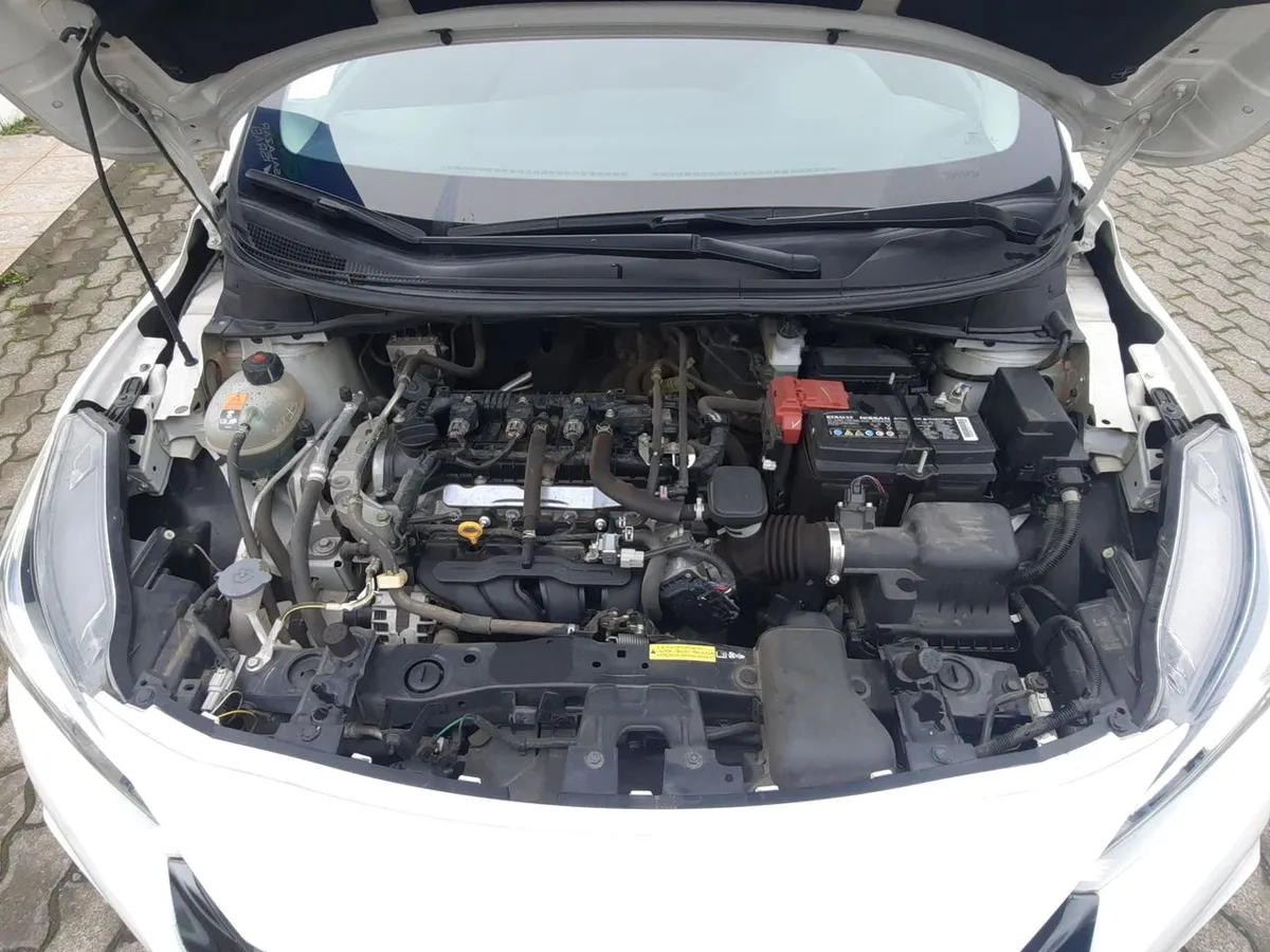 Nissan Versa 1.6 Sense 4x2 Mt 4p año 2023