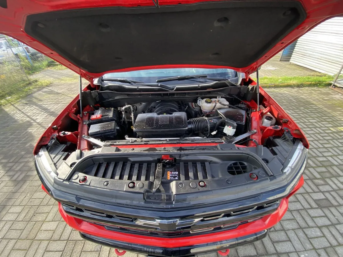 Chevrolet Silverado 5.3 Lt R Trail Boss Z71 4x4 At 4p año 2024