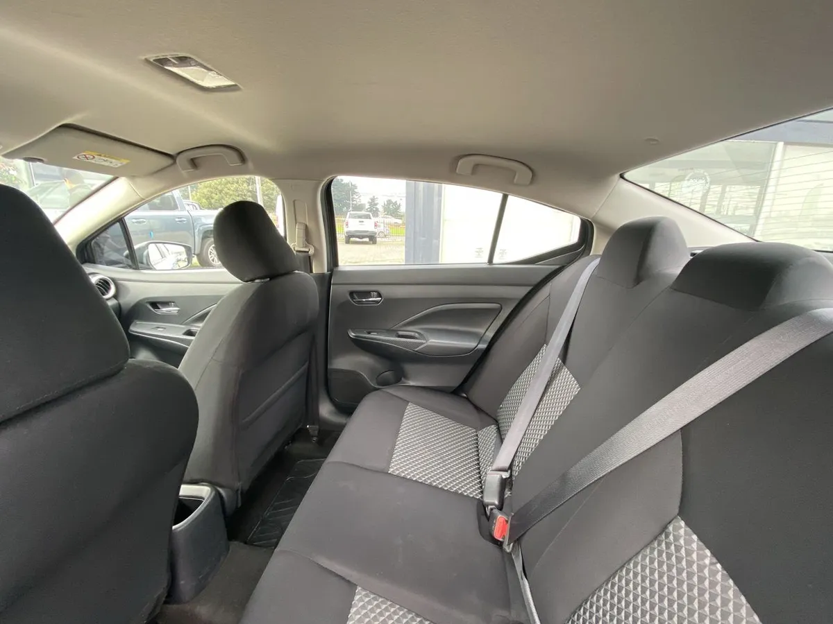 Nissan Versa 1.6 Sense 4x2 Mt 4p año 2023