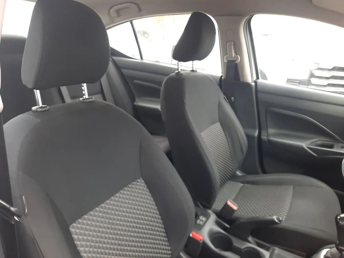 Nissan Versa 1.6 Sense 4x2 Mt 4p año 2023