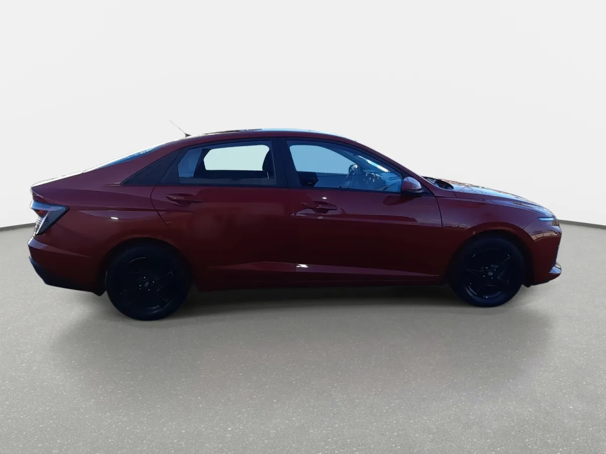 Hyundai Accent 1.5 Design 4x2 Mt 4p año 2024