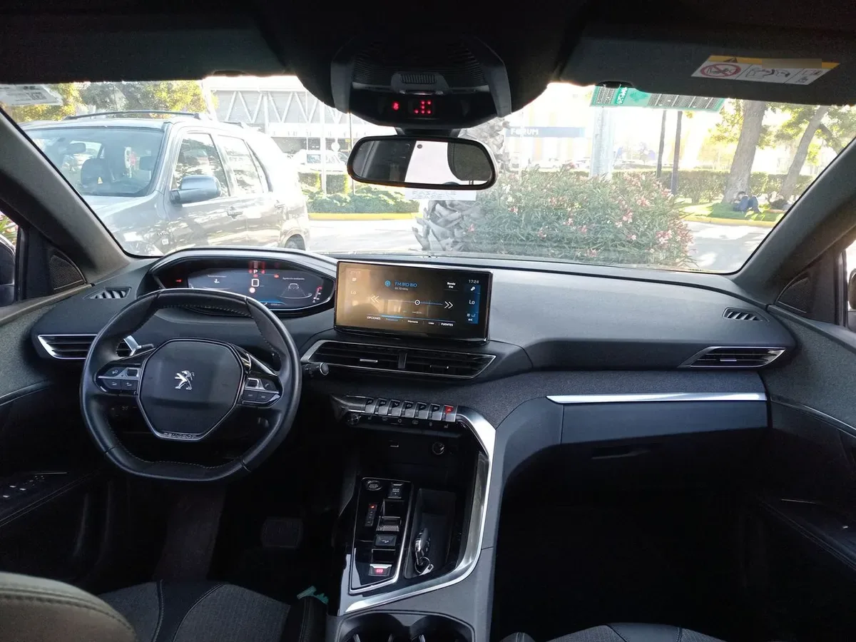 Peugeot 5008 1.5 Allure Pack Bluehdi 130 4x2 Eat8 5p año 2024