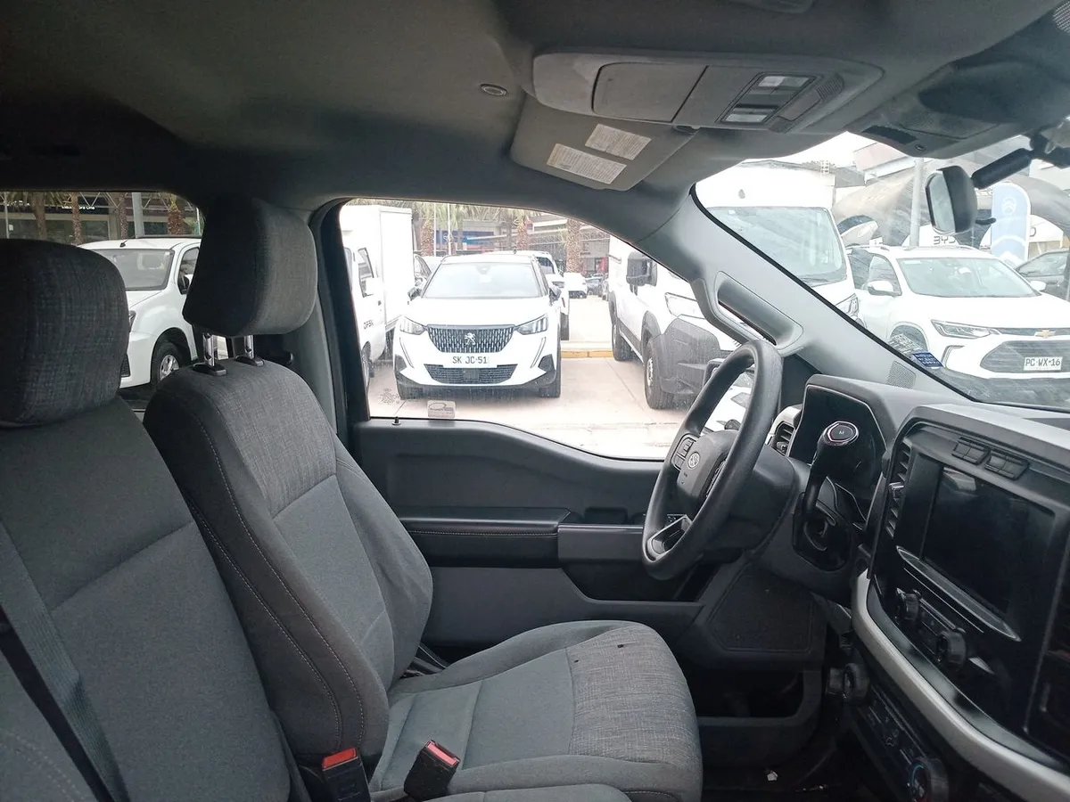 Ford F-150 3.3 Xlt Cc Dob. Cab. 4x2 At 4p año 2023