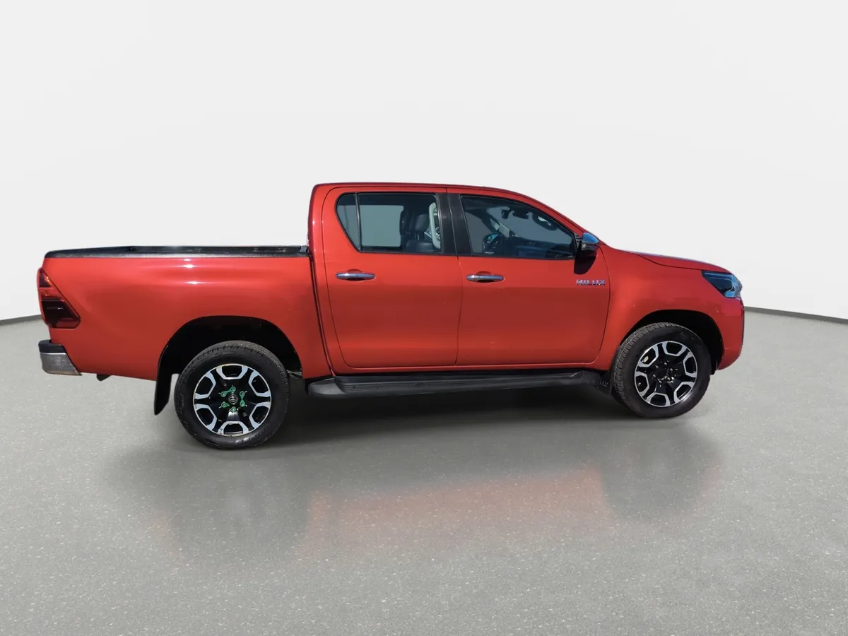 Toyota Hilux 2.8 Srv Diesel 4x4 Dob. Cab. At 4p año 2024