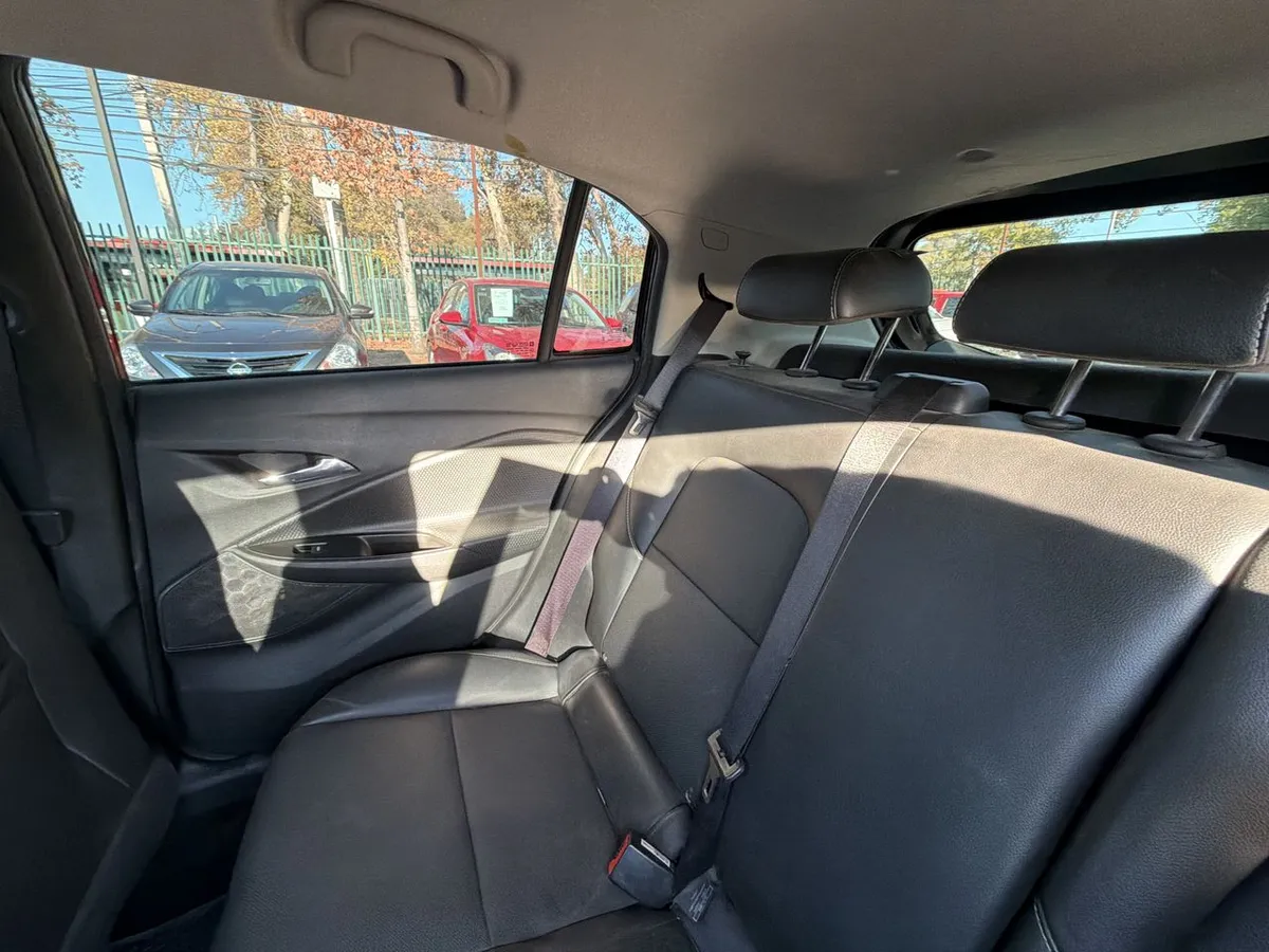 Chevrolet Onix 1.0t Premier R 4x2 Sdn At 4p año 2024