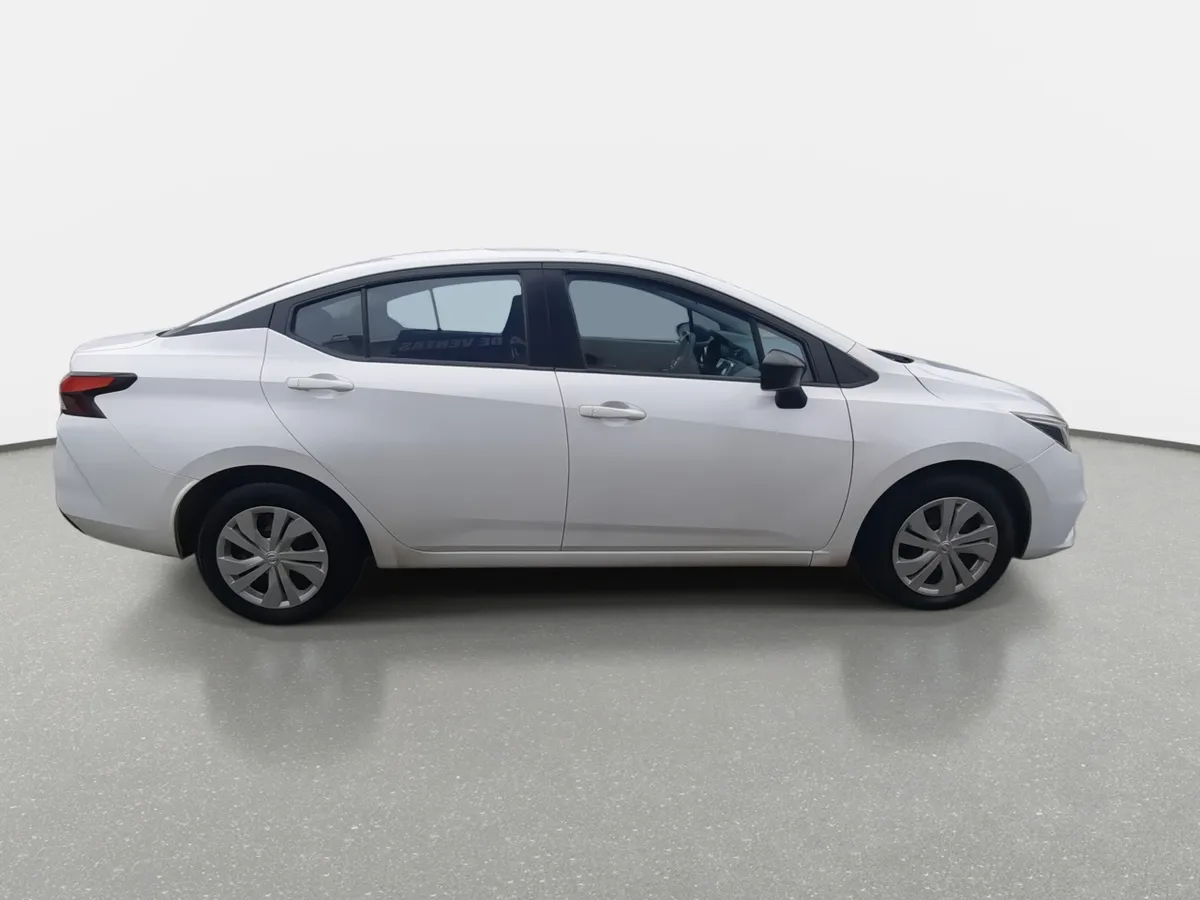 Nissan Versa 1.6 Sense 4x2 Mt 4p año 2023