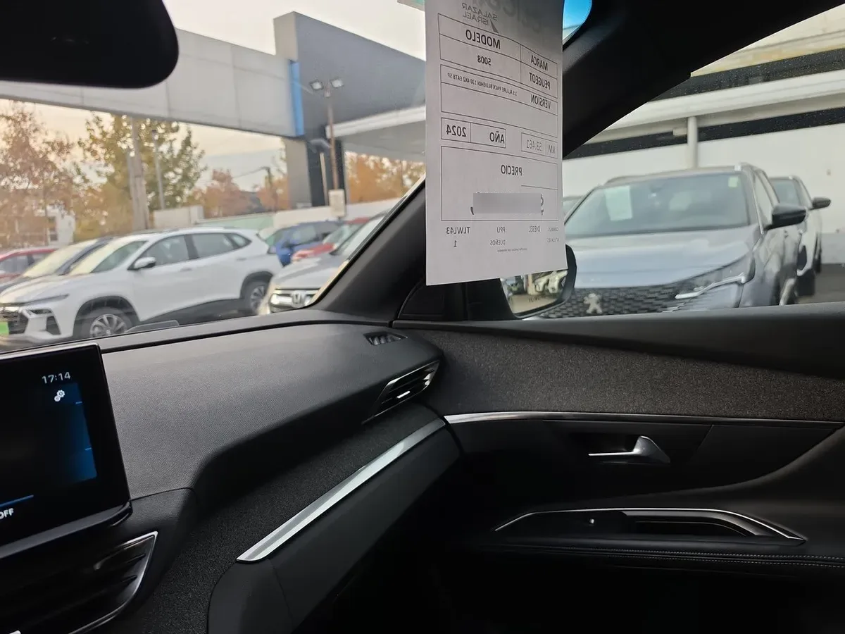Peugeot 5008 1.5 Allure Pack Bluehdi 130 4x2 Eat8 5p año 2024