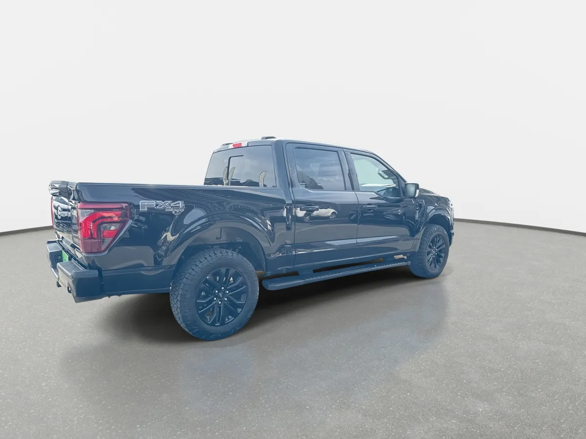Ford F-150 5.0 Lariat Black Cc 4x4 Dob. Cab. At 4p año 2025