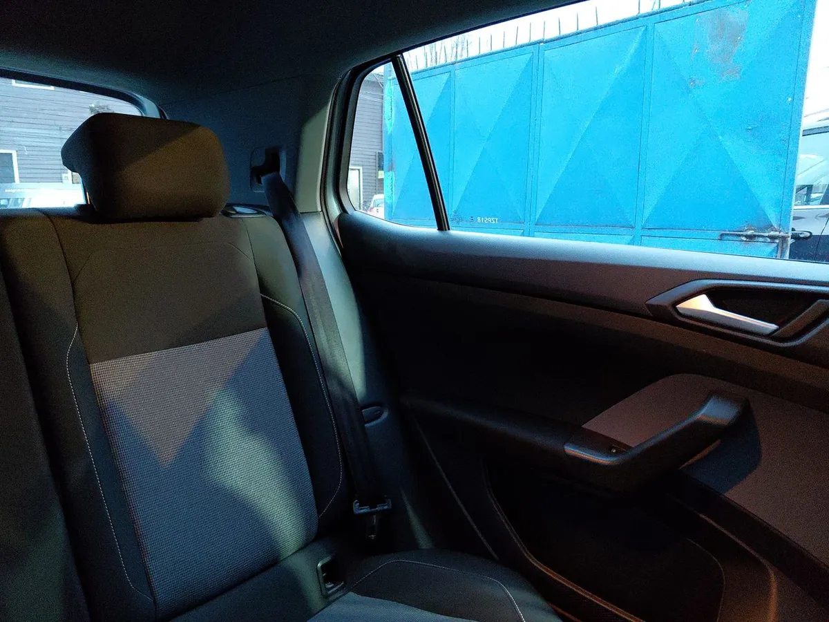 Volkswagen T-Cross 1.0 Tsi Trendline 4x2 5mt 5p año 2025