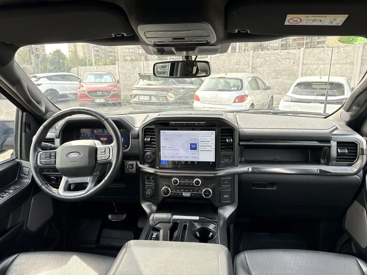 Ford F-150 5.0 Lariat Black Cc 4x4 Dob. Cab. At 4p año 2025