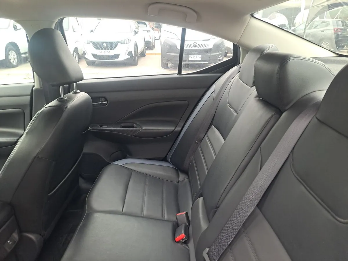 Nissan Versa 1.6 Exclusive 4x2 Ncf Cvt At 4p año 2025