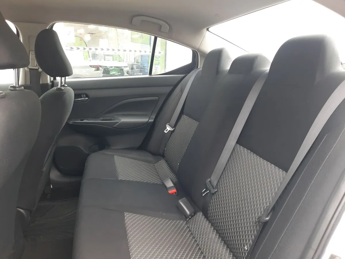 Nissan Versa 1.6 Sense 4x2 Mt 4p año 2023