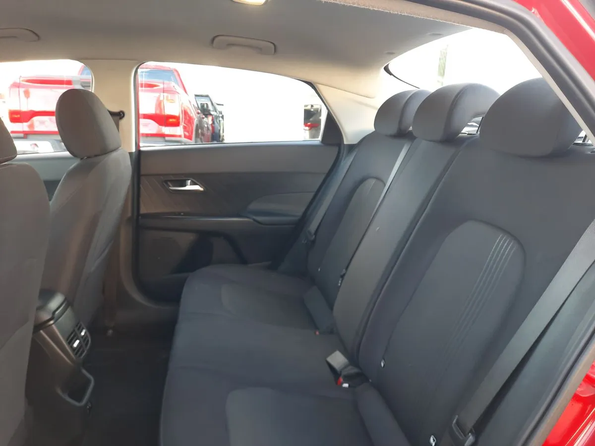 Hyundai Accent 1.5 Design 4x2 Mt 4p año 2024
