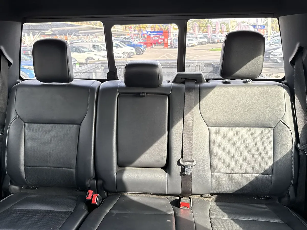 Ford F-150 5.0 Lariat Black Cc 4x4 Dob. Cab. At 4p año 2025