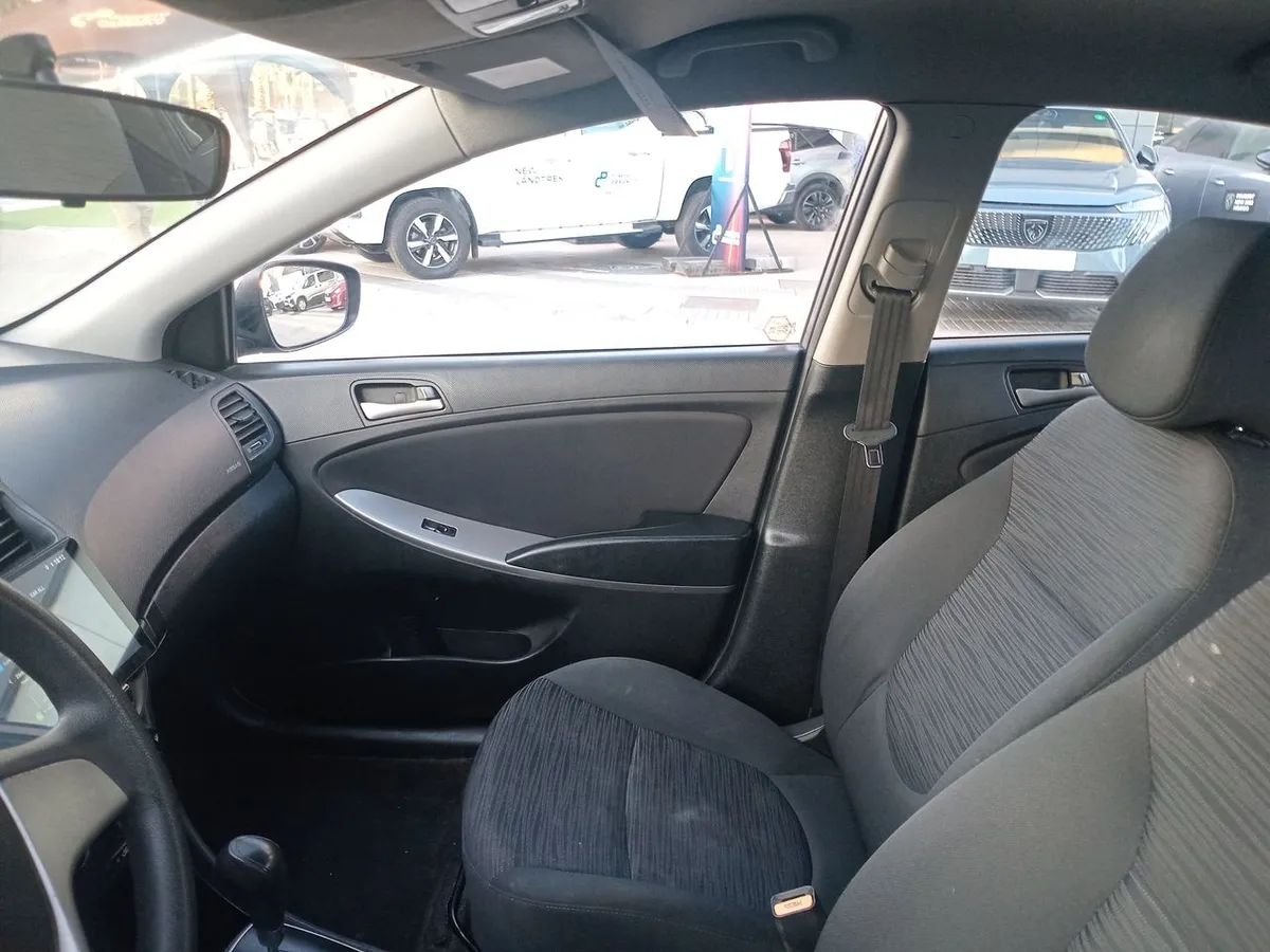 Hyundai Accent 1.4 Gl Rb 4x2 Sdn 2ab Ac Abs At 4p año 2016