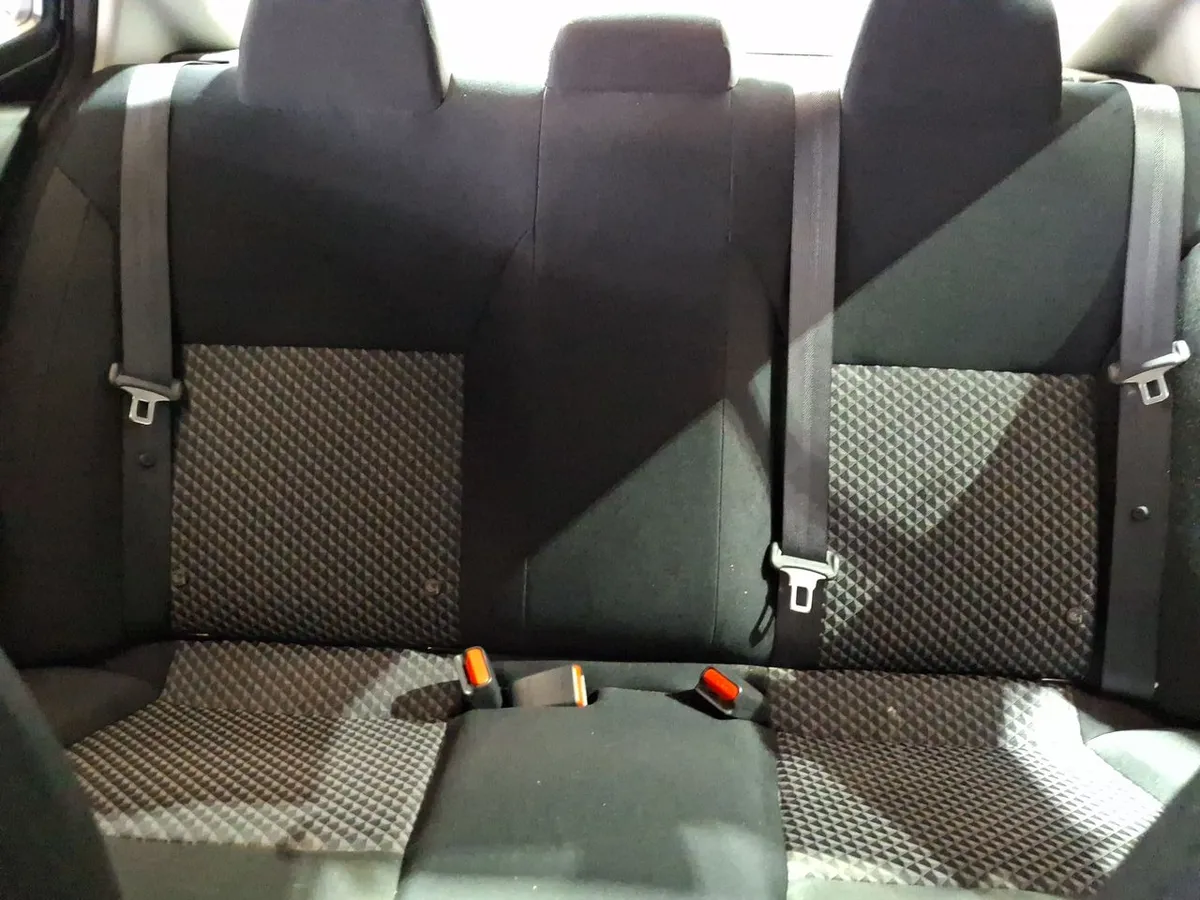 Nissan Versa 1.6 Sense 4x2 Mt 4p año 2024