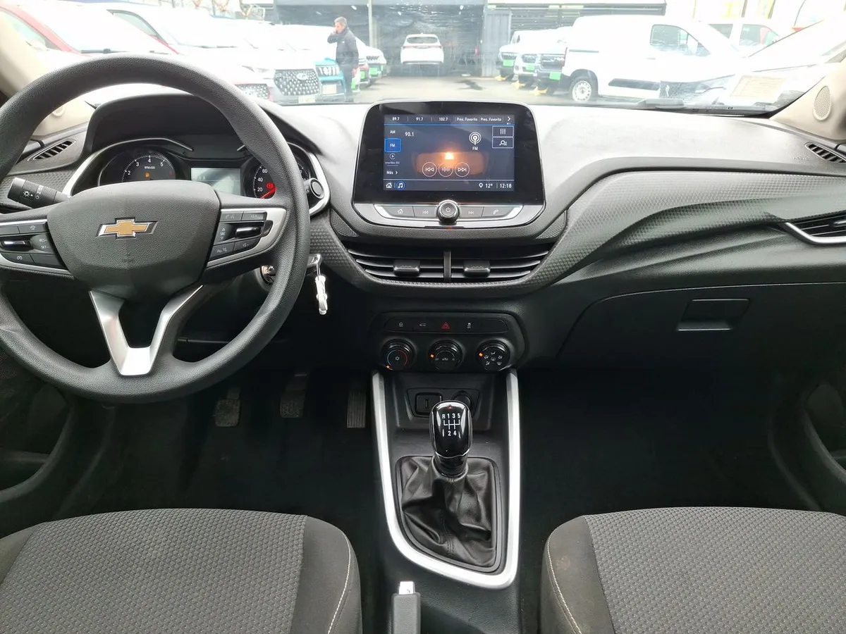 Chevrolet Onix 1.0t Lt P3 4x2 Hb Mt 5p año 2024