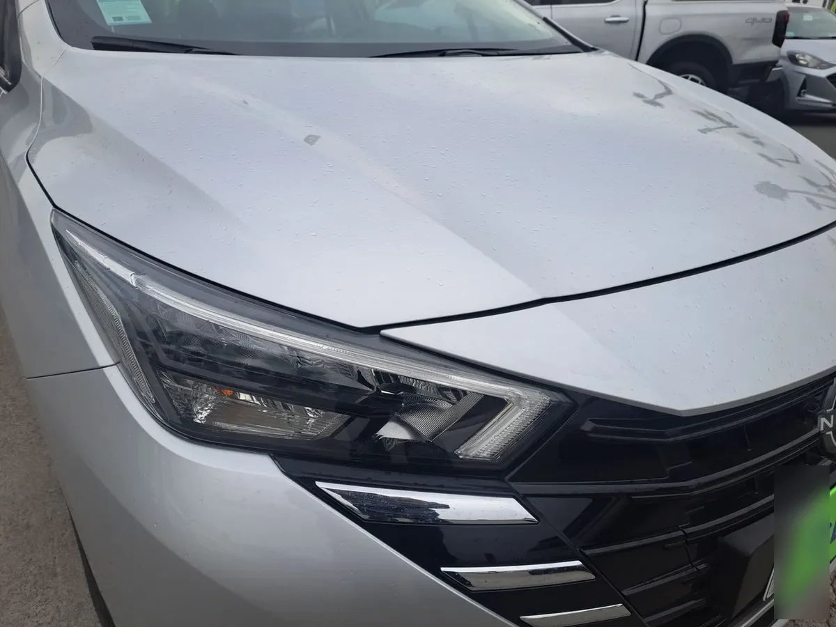 Nissan Versa 1.6 Exclusive 4x2 Ncf Cvt At 4p año 2025