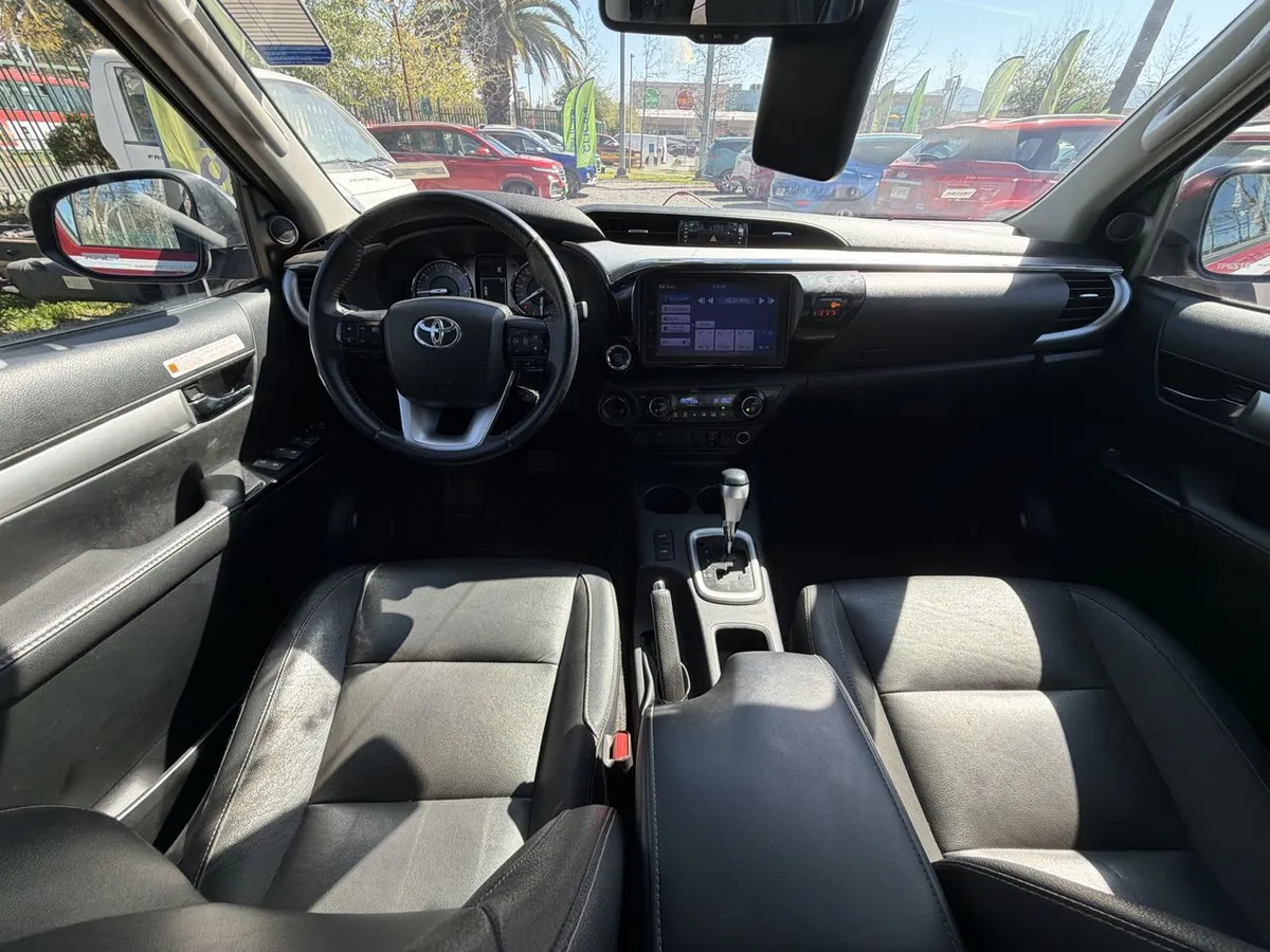 Toyota Hilux 2.8 Srv Diesel 4x4 Dob. Cab. At 4p año 2024