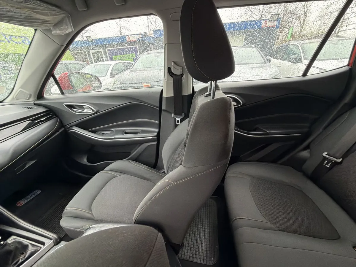 JAC Js4 1.6 Comfort 4x2 Bicolor Mt 5p año 2023