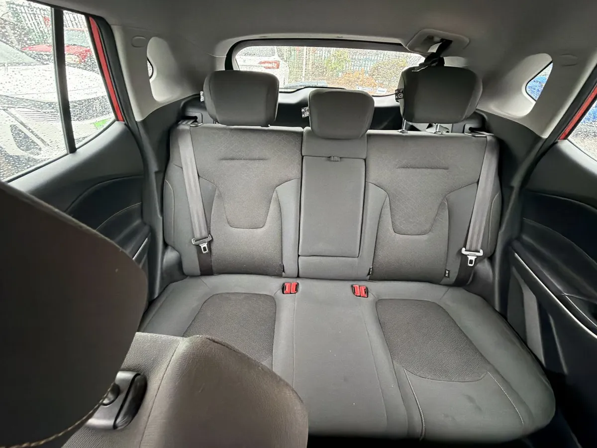 JAC Js4 1.6 Comfort 4x2 Bicolor Mt 5p año 2023