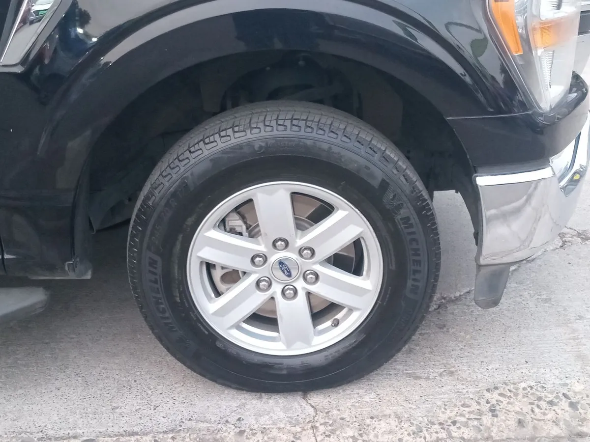 Ford F-150 3.3 Xlt Cc Dob. Cab. 4x2 At 4p año 2023