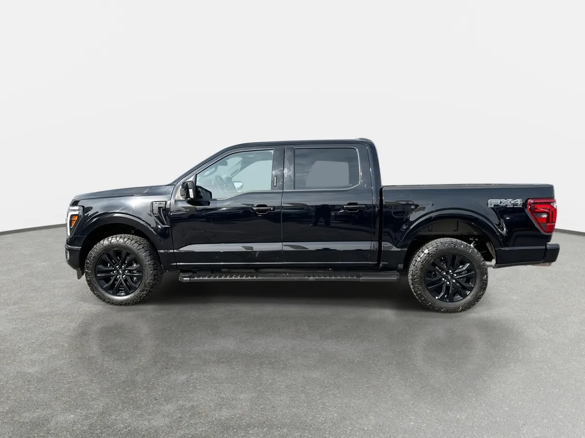 Ford F-150 5.0 Lariat Black Cc 4x4 Dob. Cab. At 4p año 2025