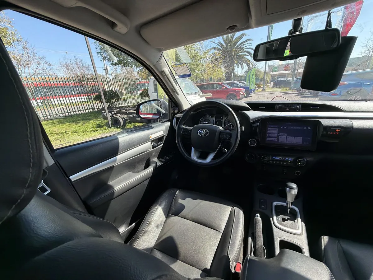 Toyota Hilux 2.8 Srv Diesel 4x4 Dob. Cab. At 4p año 2024