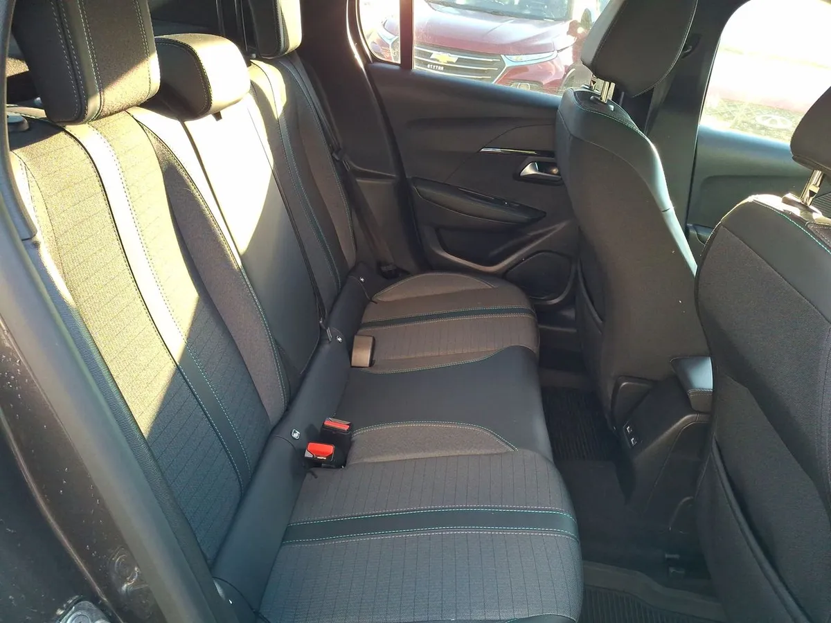 Peugeot 208 1.2 Puretech Allure Pack 4x2 130 Eat8 5p año 2022